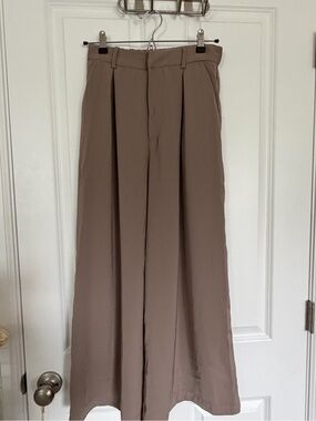 Wide-Leg High-Rise Trousers in Taupe